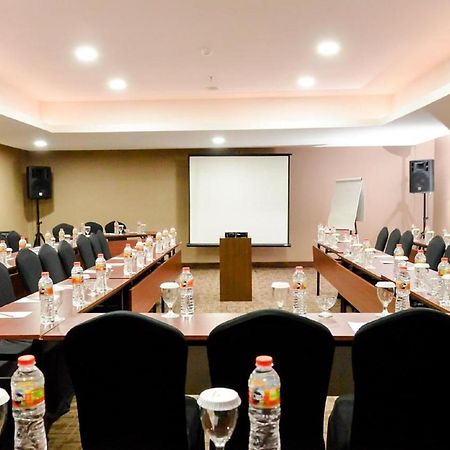 Lynn Hotel By Horison Jogjakarta Buitenkant foto