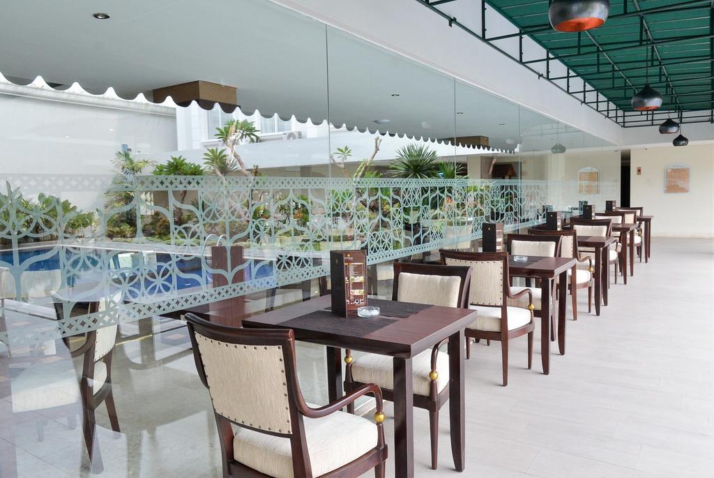 Lynn Hotel By Horison Jogjakarta Buitenkant foto