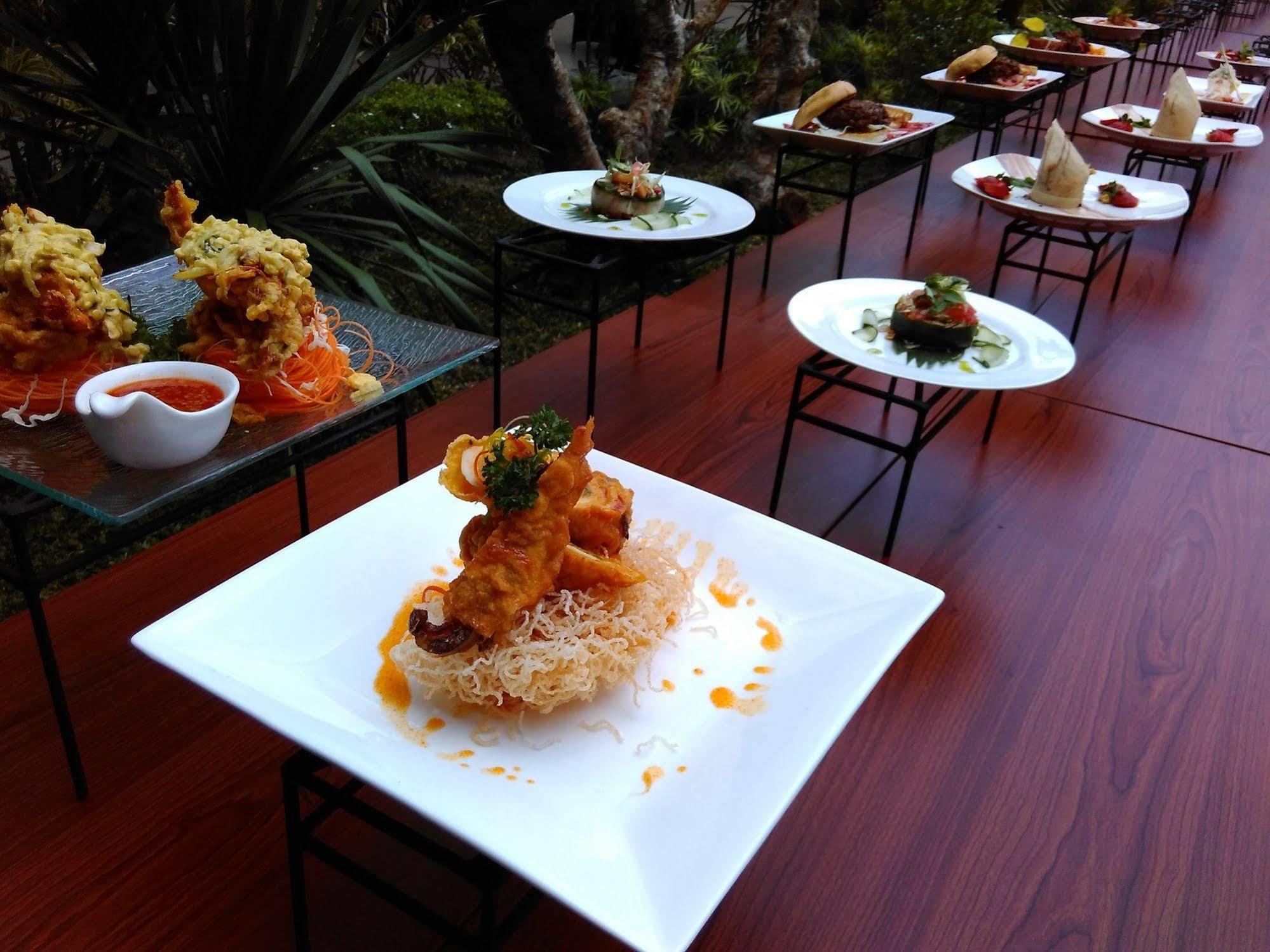 Lynn Hotel By Horison Jogjakarta Buitenkant foto