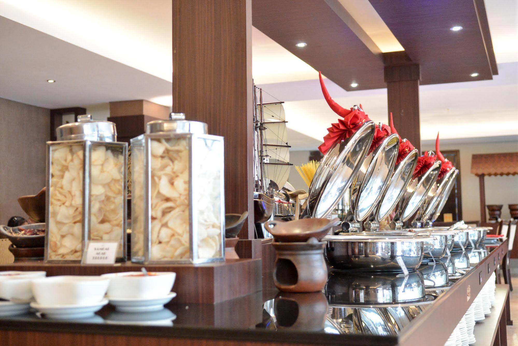 Lynn Hotel By Horison Jogjakarta Buitenkant foto