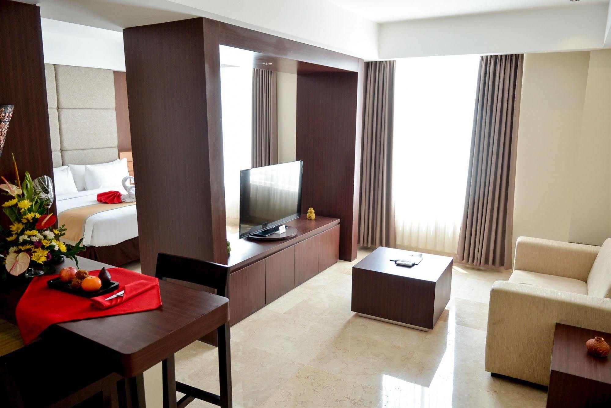 Lynn Hotel By Horison Jogjakarta Buitenkant foto