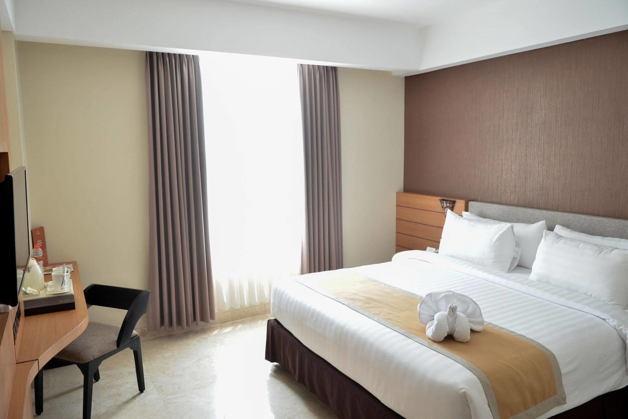 Lynn Hotel By Horison Jogjakarta Buitenkant foto