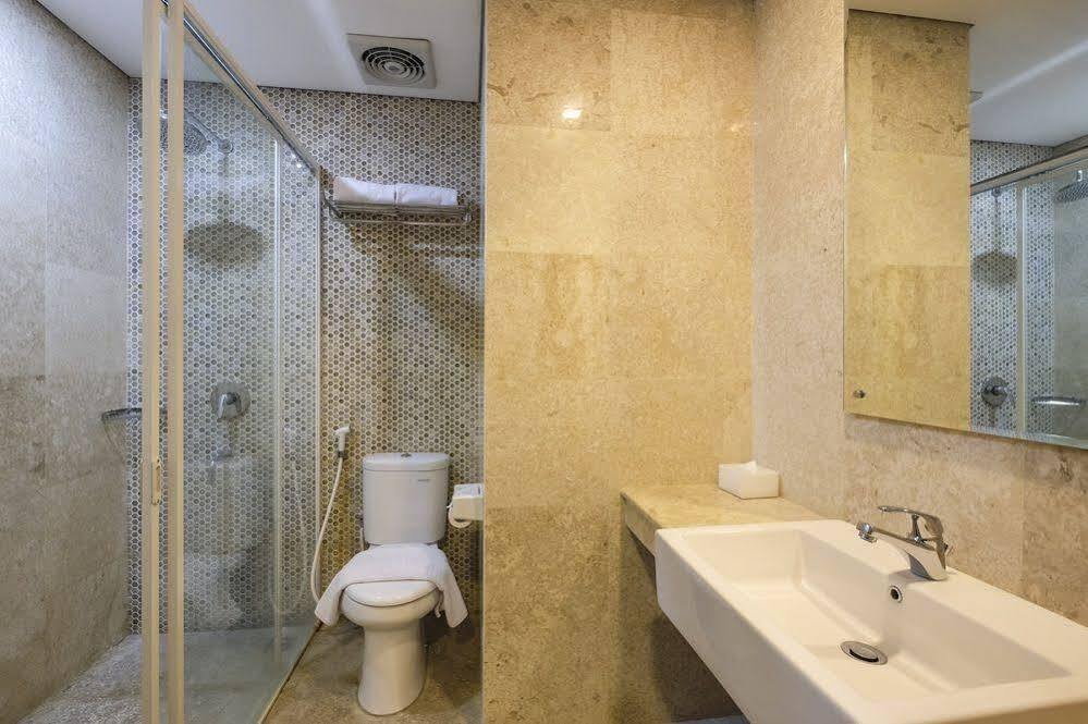 Lynn Hotel By Horison Jogjakarta Buitenkant foto